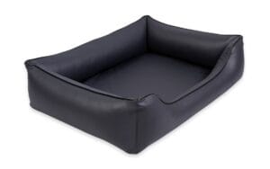 legowisko dla psa z ekoskóry typu kanapa w kolorze ciemnoszarym z czarnym wykonczeniem pokazane z boku