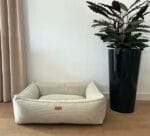 bezowe legowisko dla psa verona w pokoju